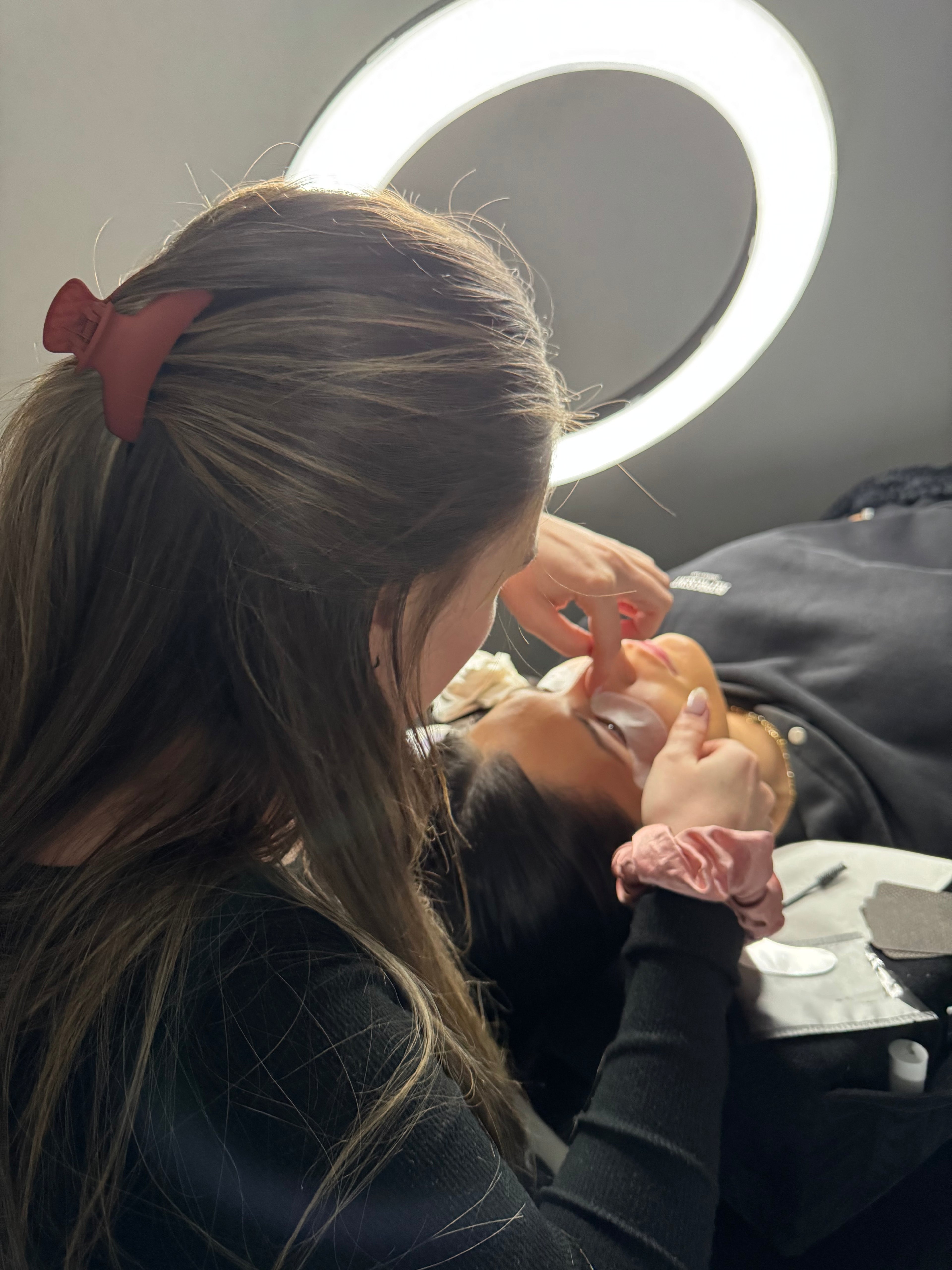 CLASSIC HYBRID & VOLUME EYELASH EXTENSIONS COURSE