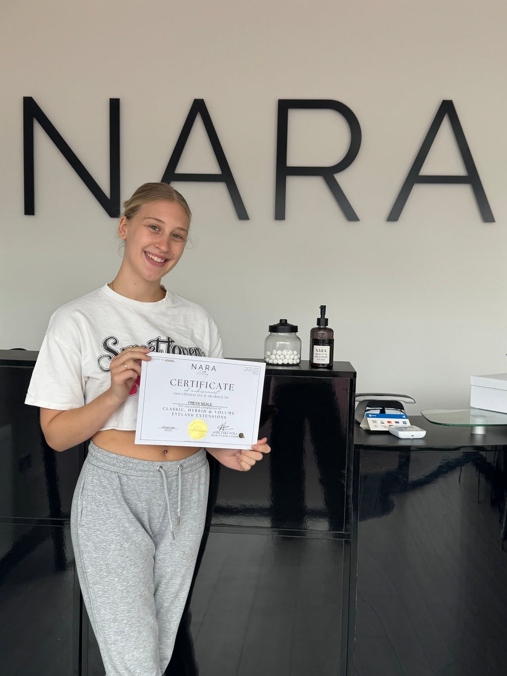 CLASSIC HYBRID & VOLUME EYELASH EXTENSIONS COURSE